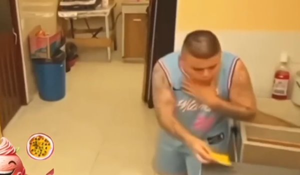 Доченька спасла папу!