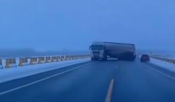 Дура-фура несется на тебя!